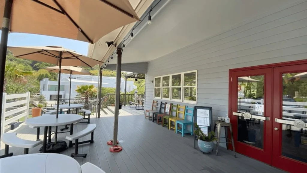 Ven! Kitchen & Dog Garden